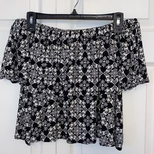 Sapphire O-strapless cropped top. Black and white pattern. Size L